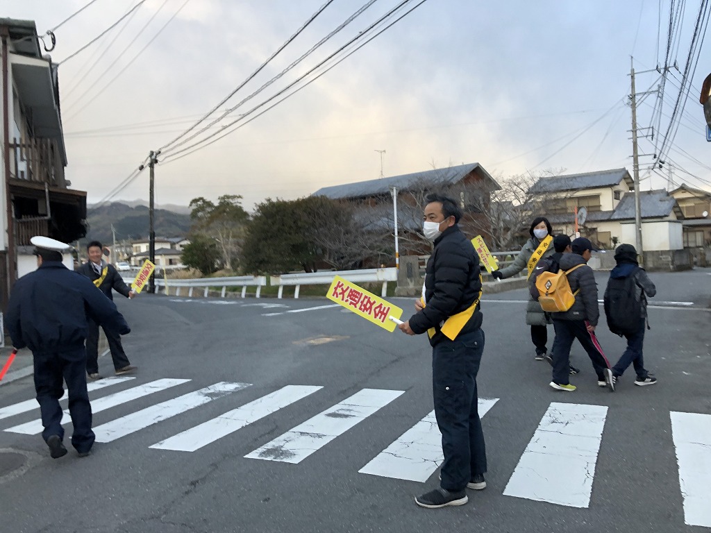 下北小学校PTA、子どもの交通安全を見守っています