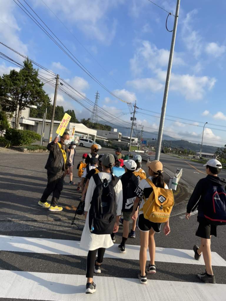 子どもたちの見守り活動を続けています