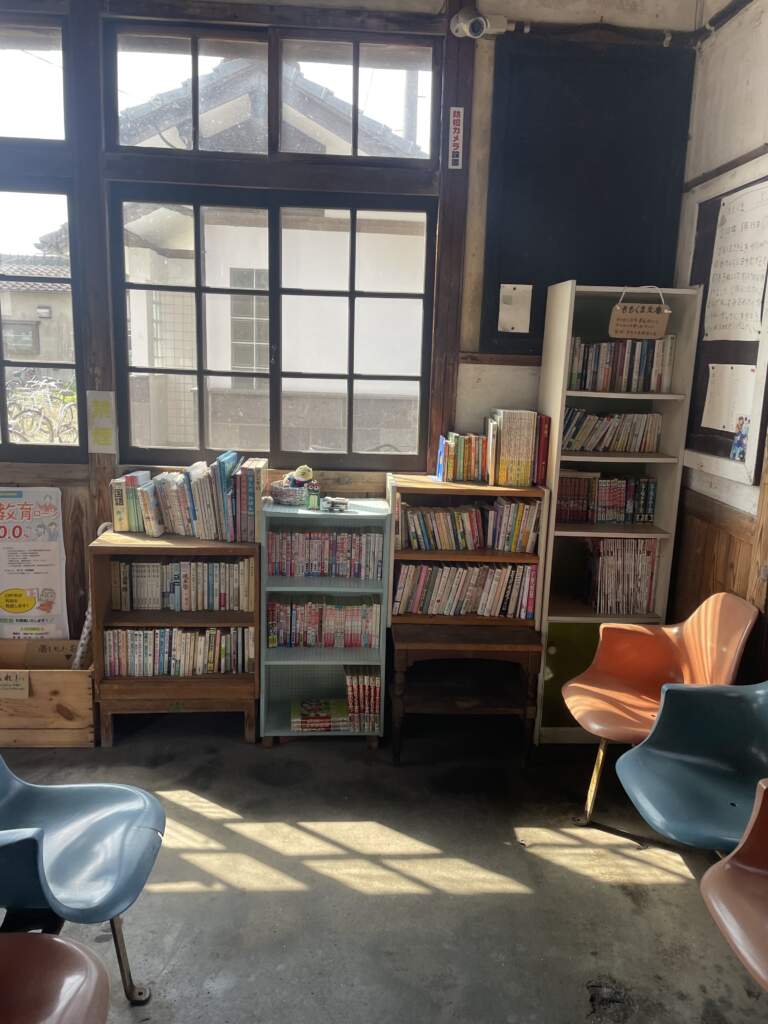 熊崎駅　駅舎図書館　100年駅舎の会