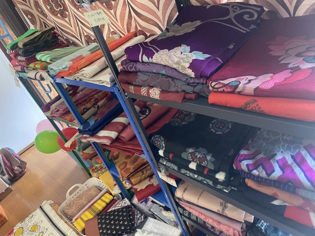 志賀屋呉服店  新しい着物の提案