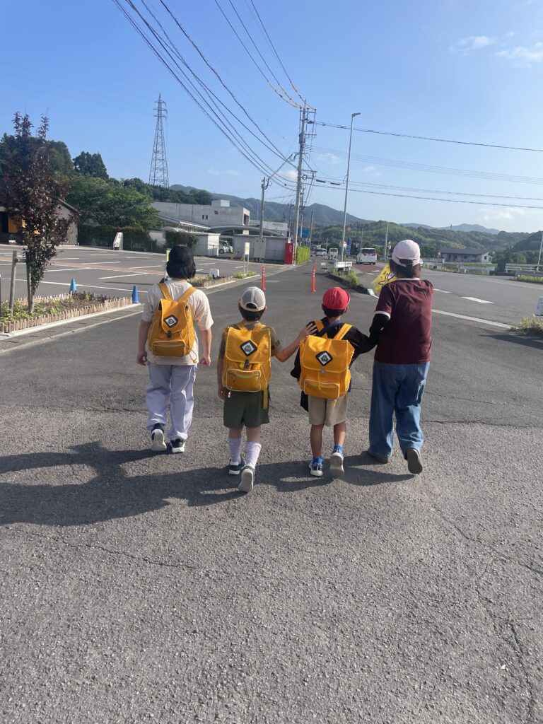 地域の子ども 登校見守り
